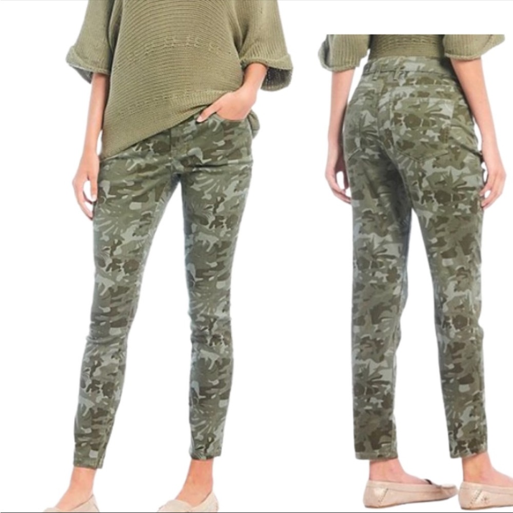 Tommy Bahama Tea Leaf Camo Skinny
Ankle Denim Jeans Size 8/28”